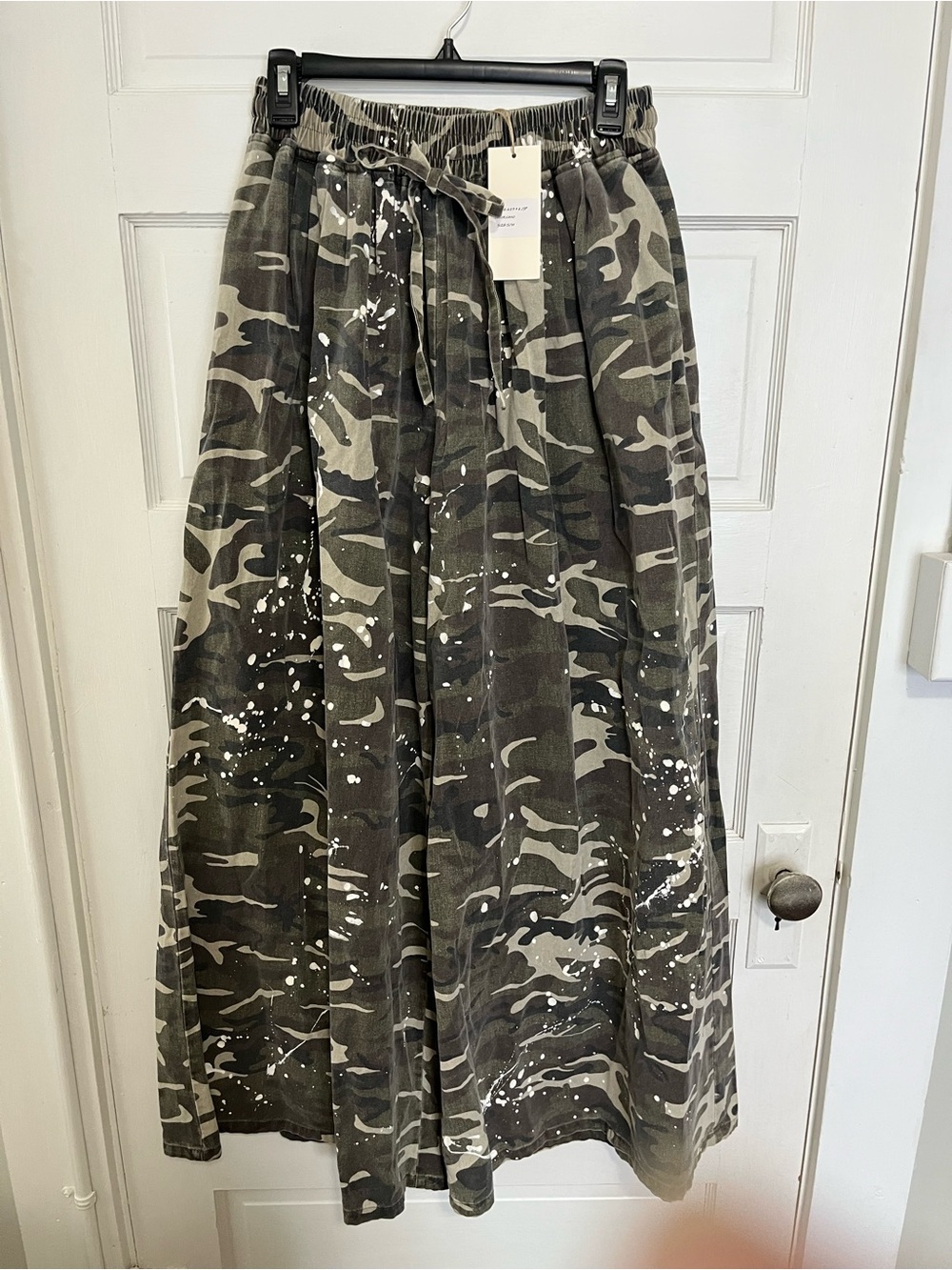 Camouflage Print Maxi Skirt with Paint-Splash Detail - Olive S/M